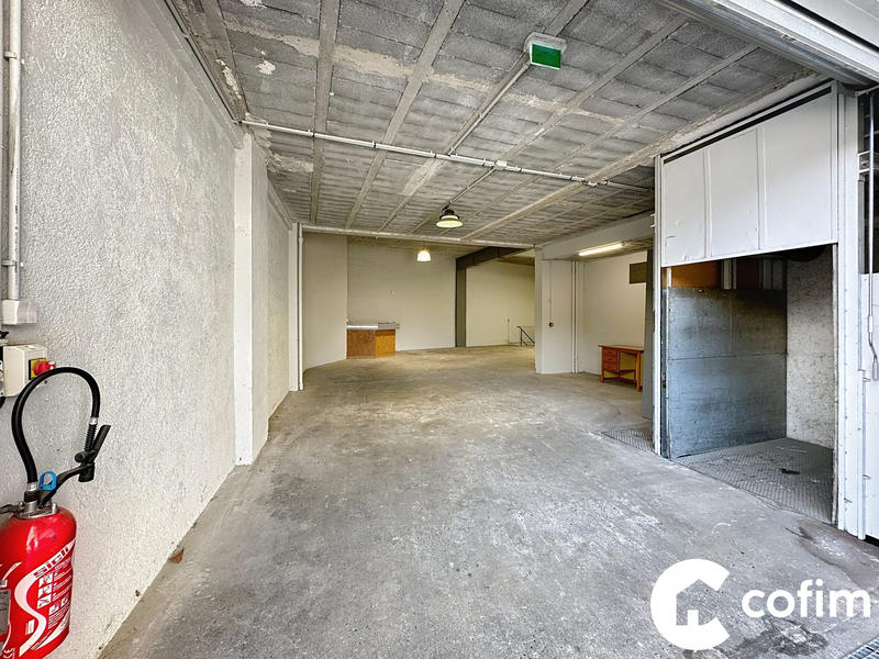 Entrepôt - 674 m²