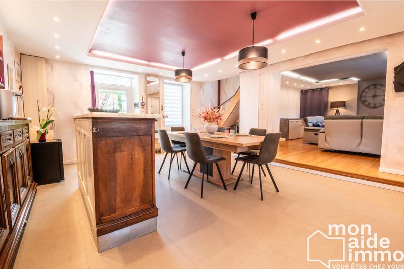 Maison - 240 m² - 10 pièces