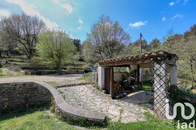 Maison - 290 m² - 6 pièces