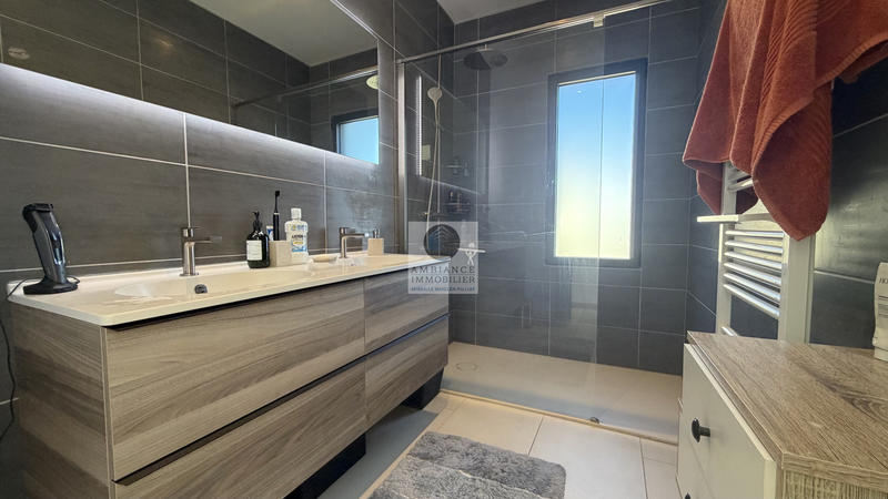 Maison - 237 m² - 8 pièces