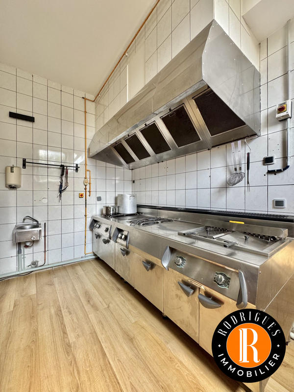 Maison - 372 m² - 12 pièces