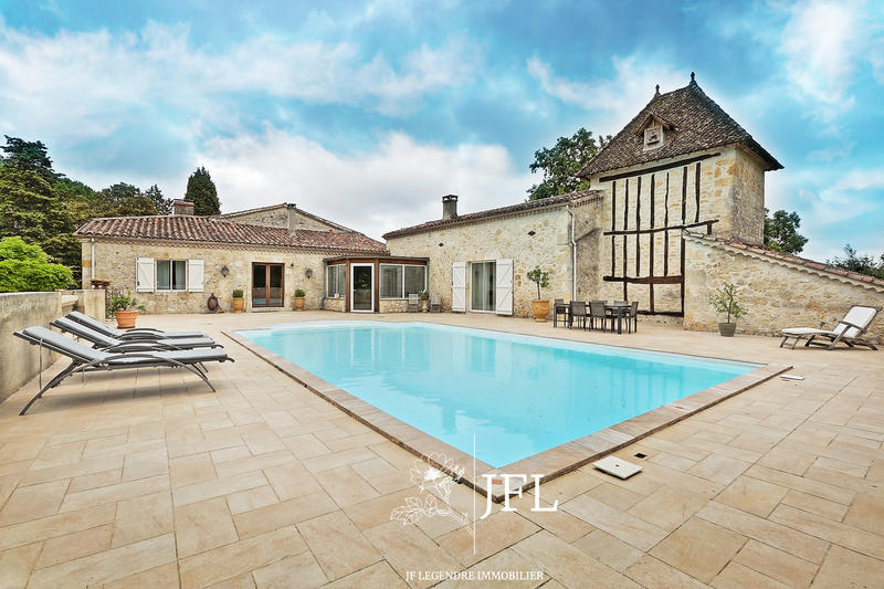 Maison ancienne - 203 m² - 7 pièces