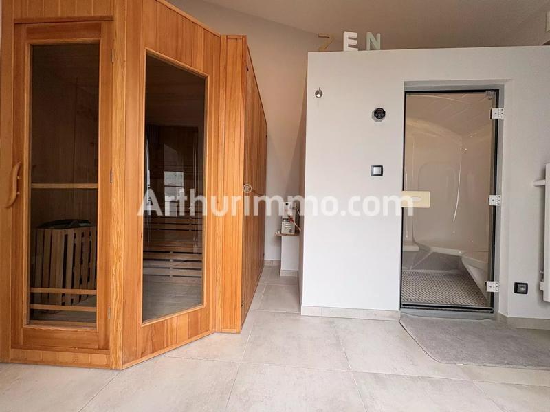 Maison - 257 m² - 5 pièces