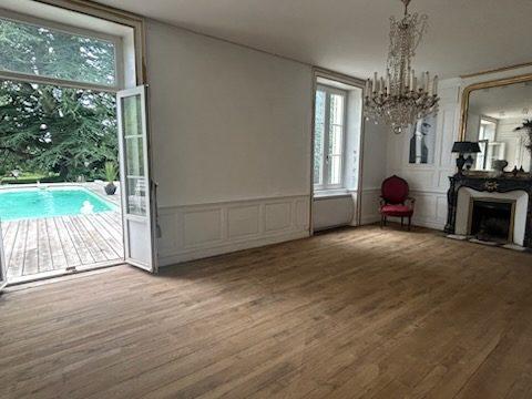 Maison - 190 m² - 8 pièces