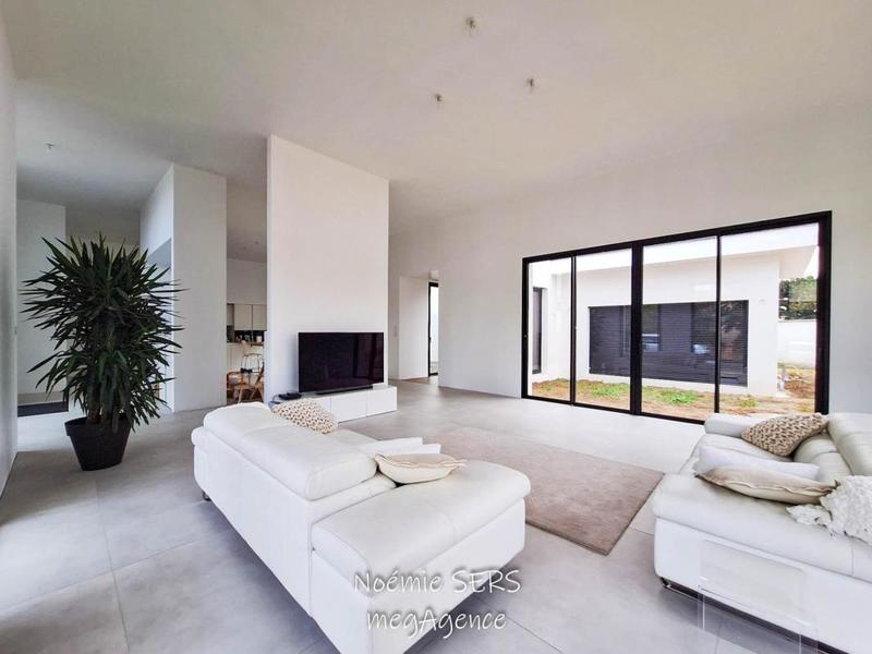 Maison - 220 m² - 7 pièces