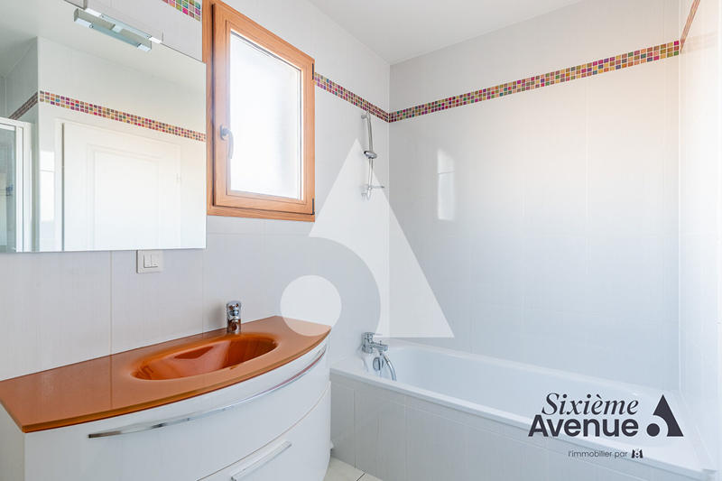 Appartement - 95 m² - 5 pièces