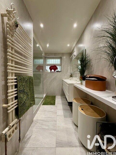 Maison - 210 m² - 7 pièces