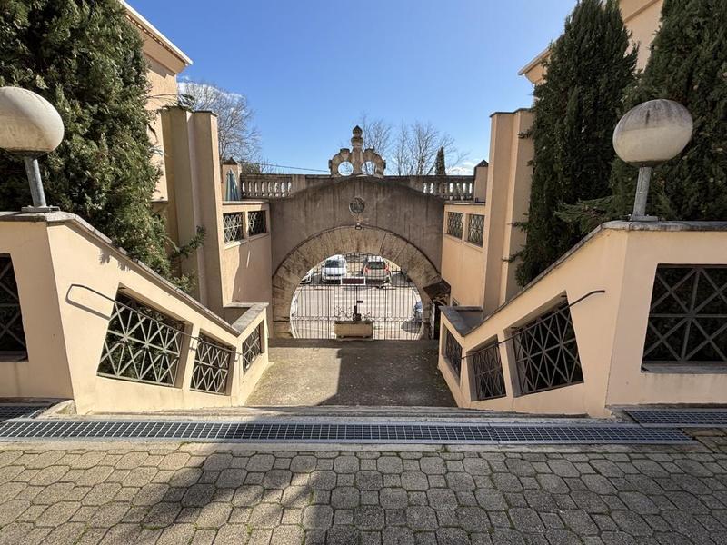 Bureau - 124 m² - 6 pièces