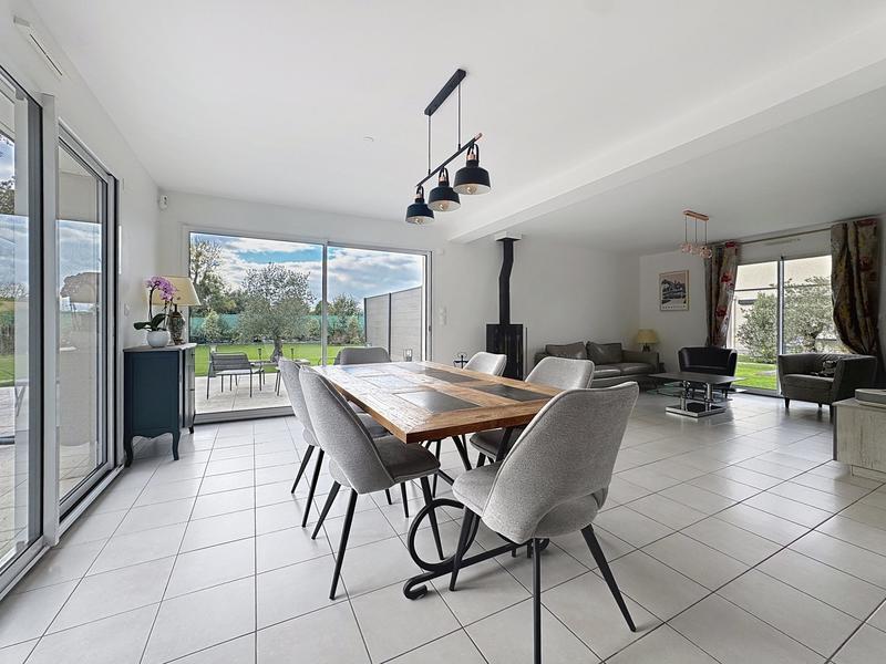 Maison - 180 m² - 7 pièces