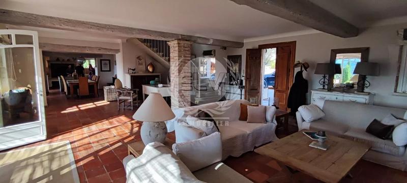 Maison - 280 m² - 10 pièces