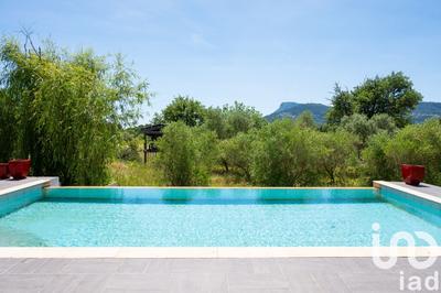 Maison - 290 m² - 6 pièces