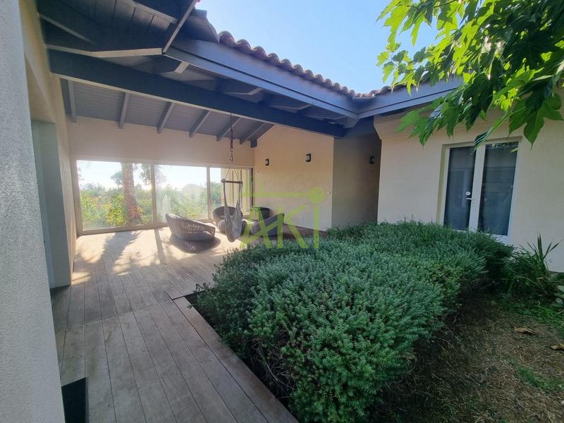 Maison - 278 m² - 9 pièces