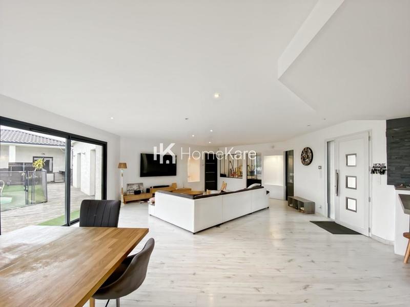 Villa - 275 m² - 8 pièces