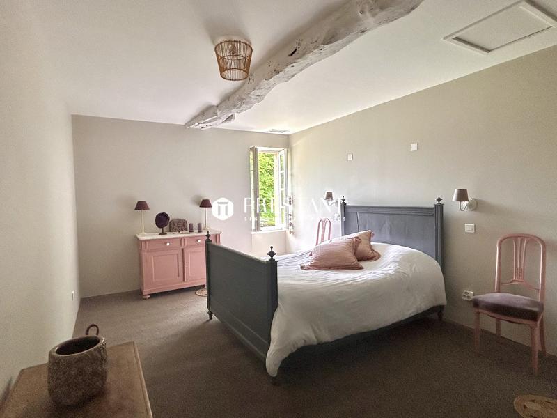 Maison - 411 m² - 11 pièces