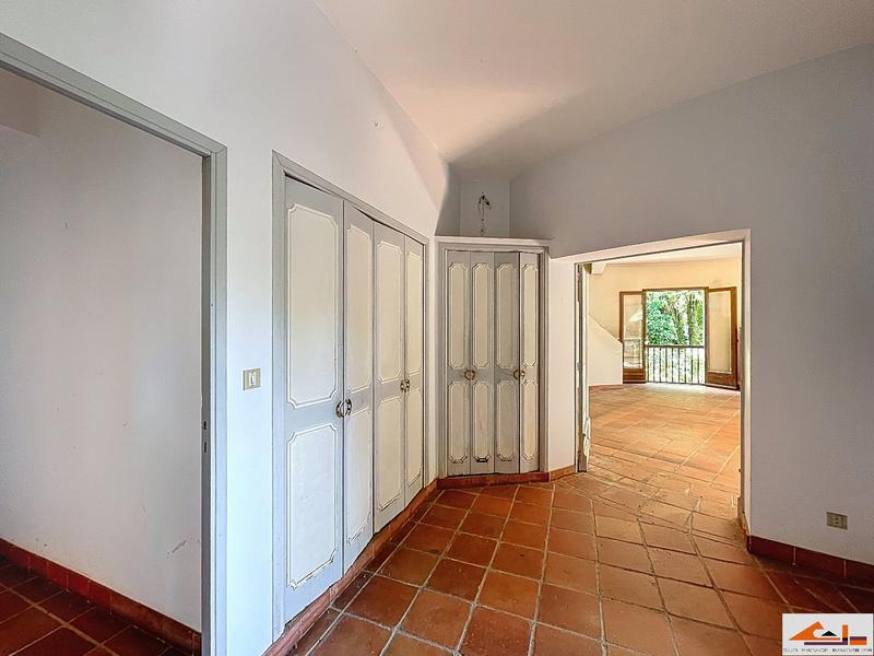 Maison - 217 m² - 8 pièces