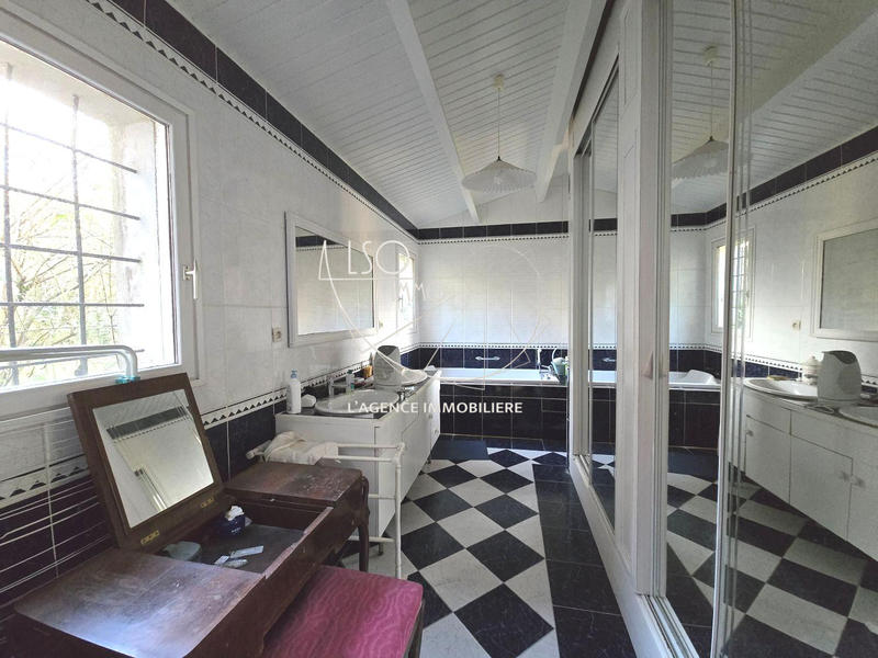 Maison ancienne - 296 m² - 8 pièces