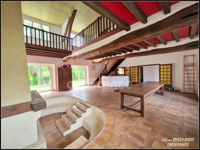 Maison - 245 m² - 8 pièces