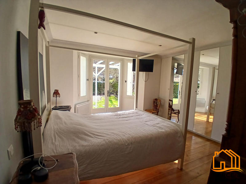 Maison - 215 m² - 7 pièces