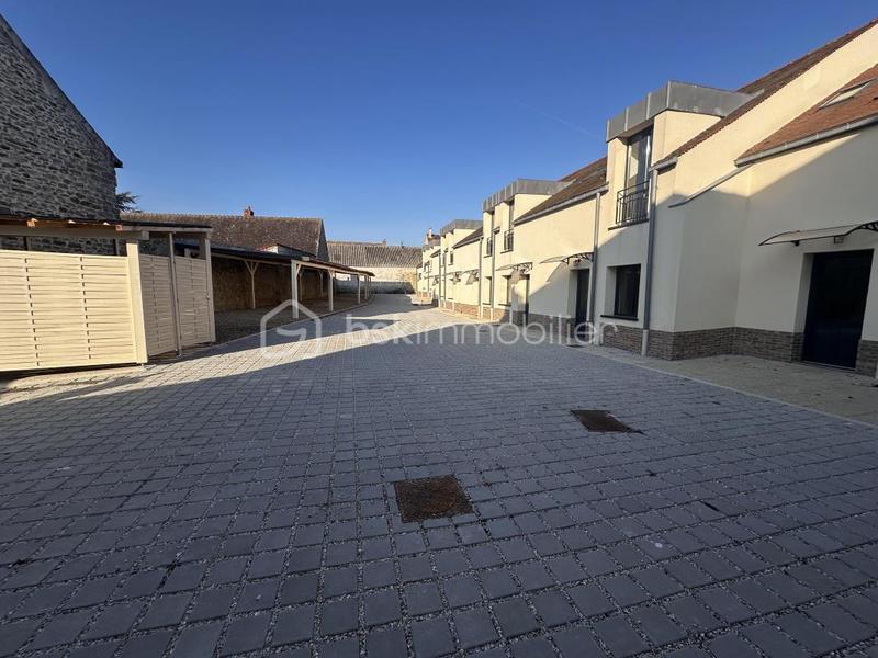 Maison - 827 m² - 35 pièces