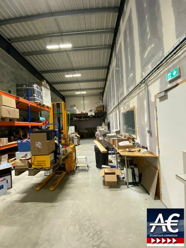 Entrepôt - 300 m²