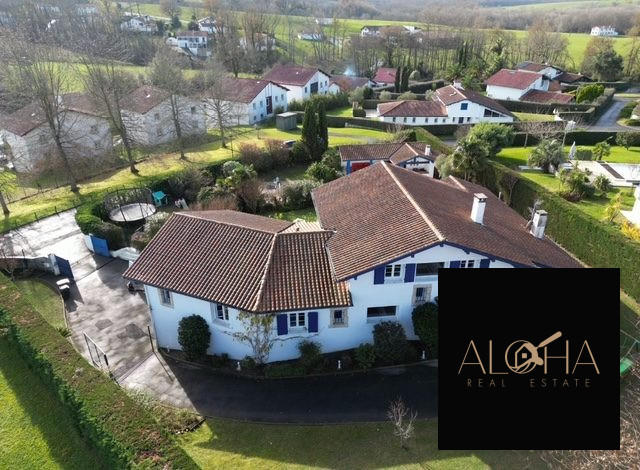 Villa - 331 m² - 8 pièces