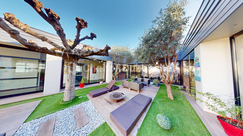 Loft - 396 m² - 8 pièces