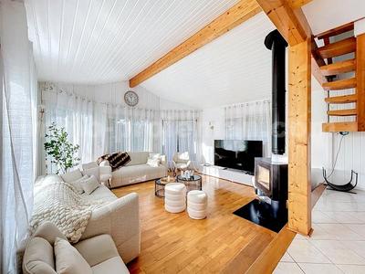 Maison - 184 m² - 7 pièces