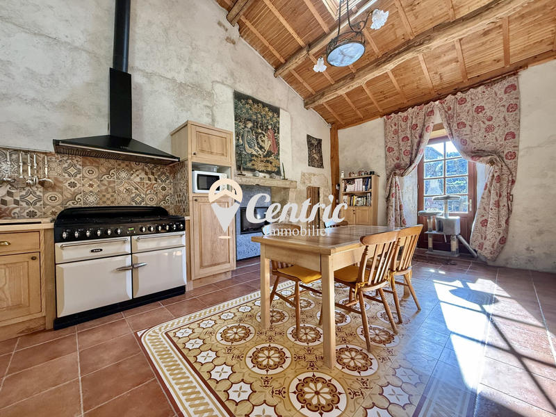 Maison ancienne - 344 m² - 10 pièces