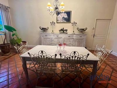 Maison - 230 m² - 8 pièces