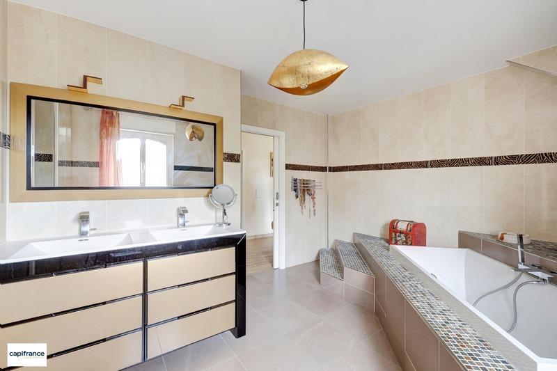 Maison de ville - 240 m² - 7 pièces