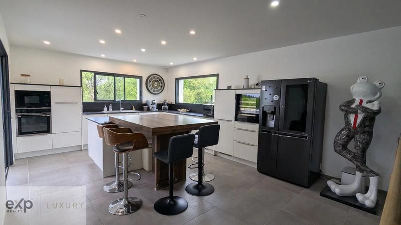 Maison - 180 m² - 6 pièces