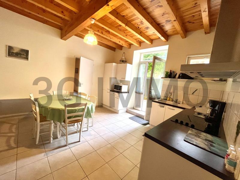 Maison - 212 m² - 7 pièces