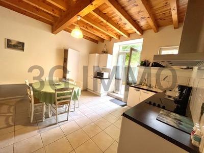 Maison - 212 m² - 7 pièces