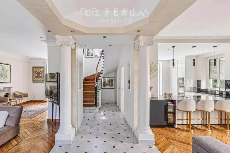 Demeure - 295 m² - 10 pièces