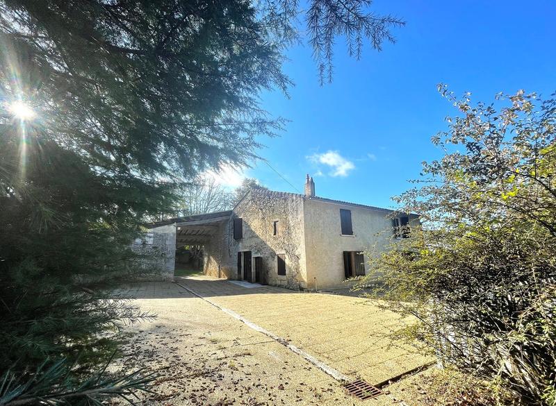 Maison - 261 m² - 7 pièces