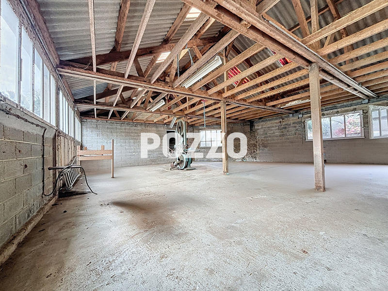 Local d'activité / Entrepôt - 244 m²