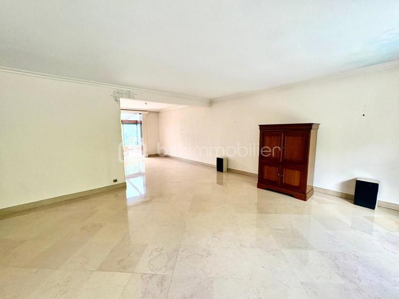 Maison - 222 m² - 10 pièces