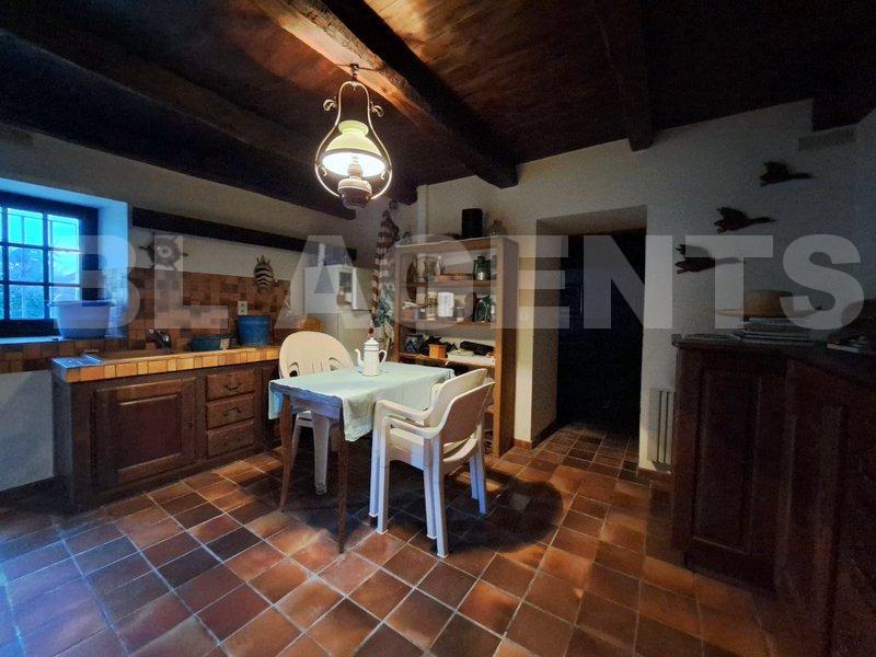 Maison - 300 m² - 7 pièces