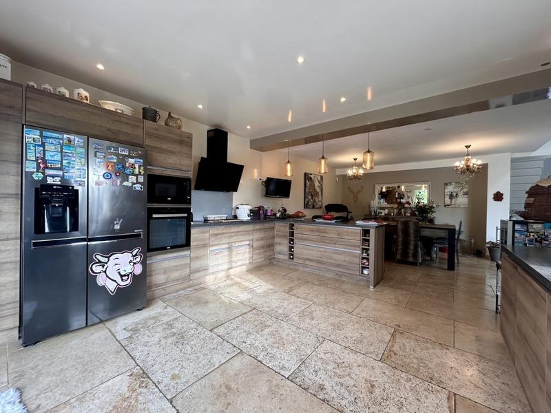 Pavillon - 181 m² - 7 pièces