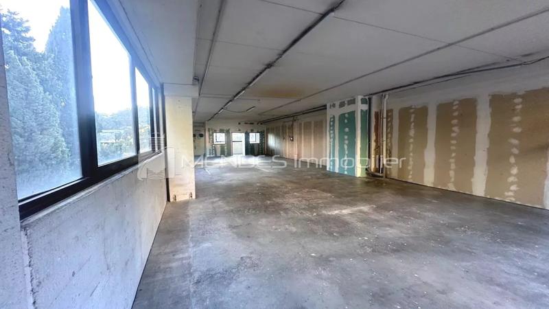 Local d'activités - 164 m²