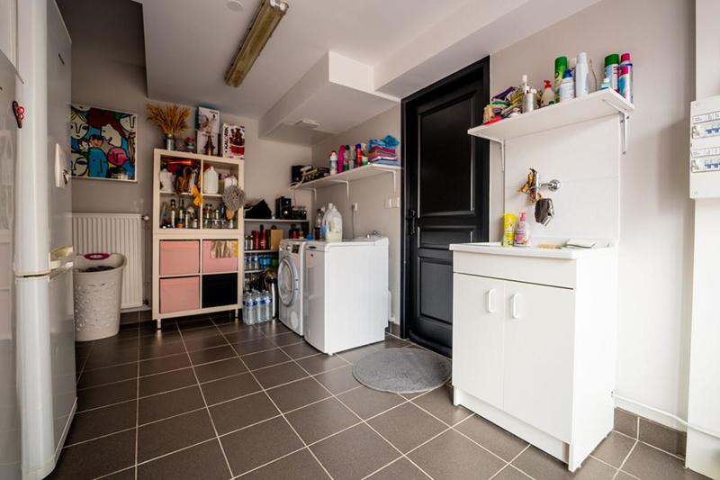 Maison - 261 m² - 8 pièces