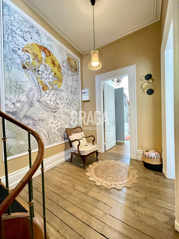 Maison - 220 m² - 9 pièces