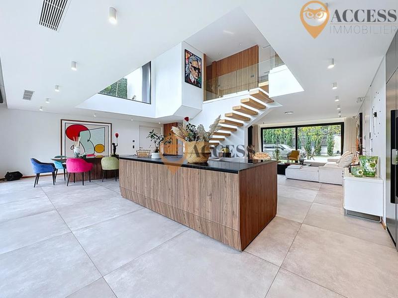 Maison - 177 m² - 7 pièces