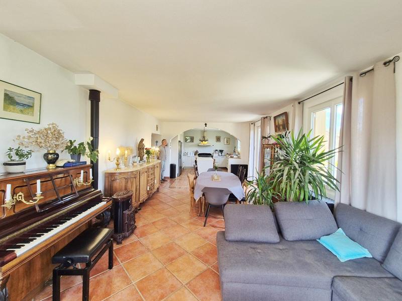 Maison - 405 m² - 15 pièces