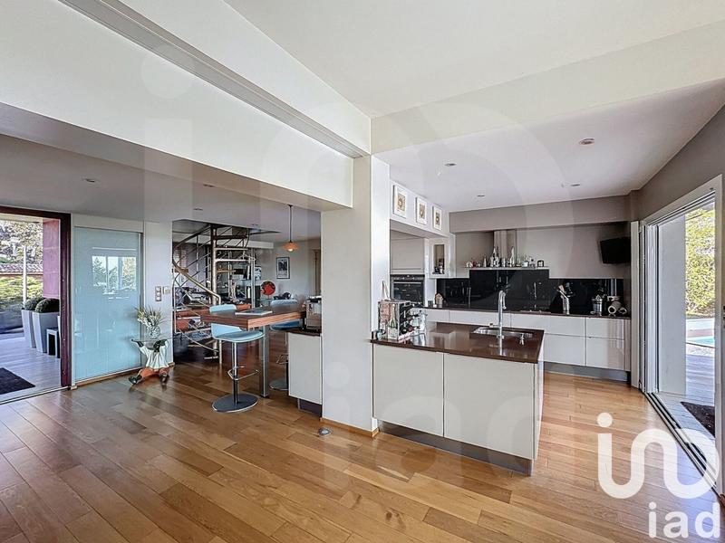 Maison - 245 m² - 7 pièces