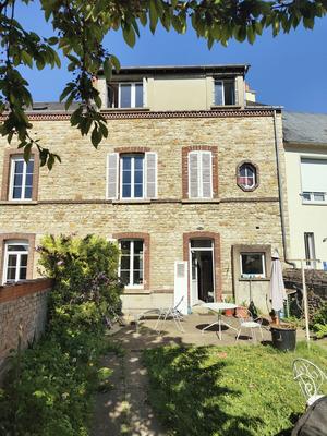 Maison - 142 m² - 8 pièces