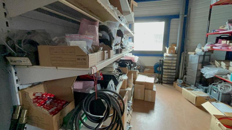 Local commercial - 1 083 m² - 8 pièces