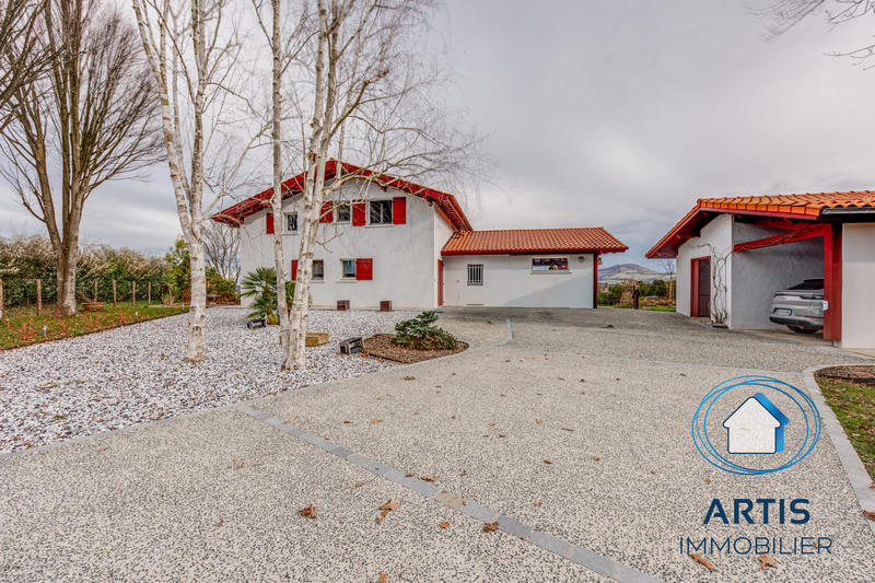 Maison - 185 m² - 7 pièces