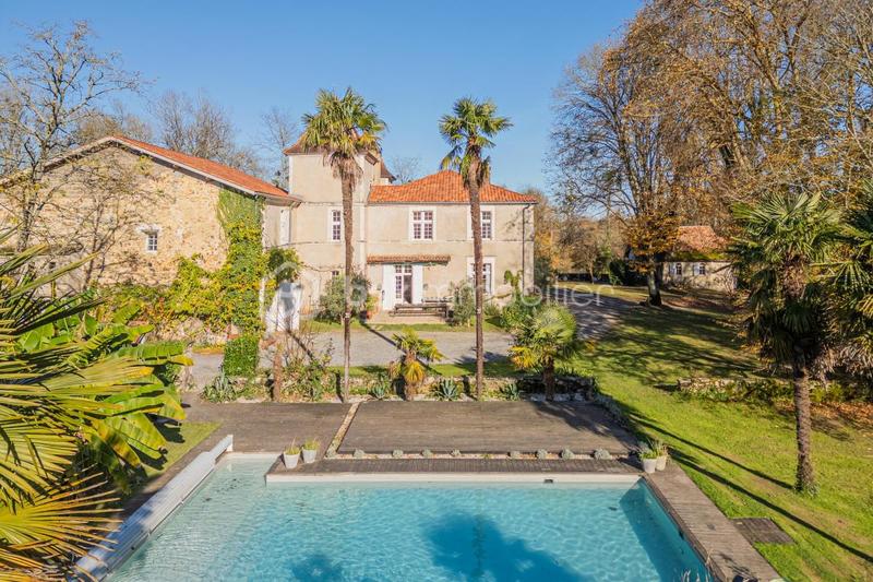 Château - 880 m² - 16 pièces