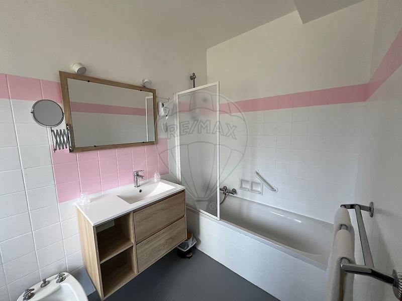 Appartement - 1 800 m² - 25 pièces